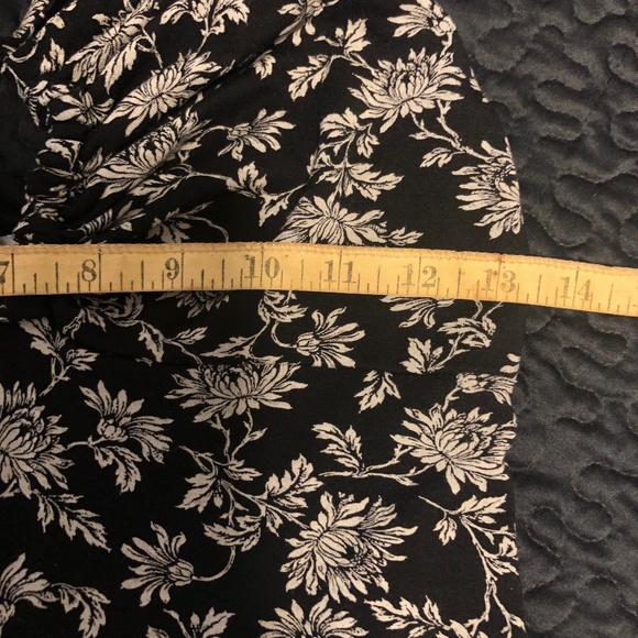 Jacqueline Conoir Blk w/Wh Floral Halter Top - Picture 7 of 8